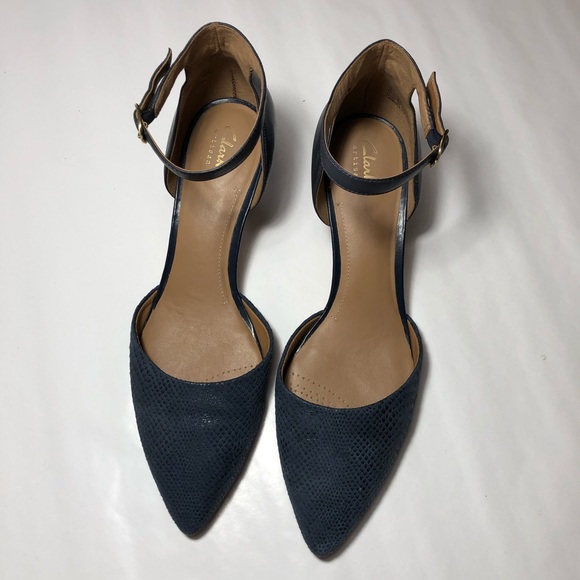 clarks pointed toe pumps